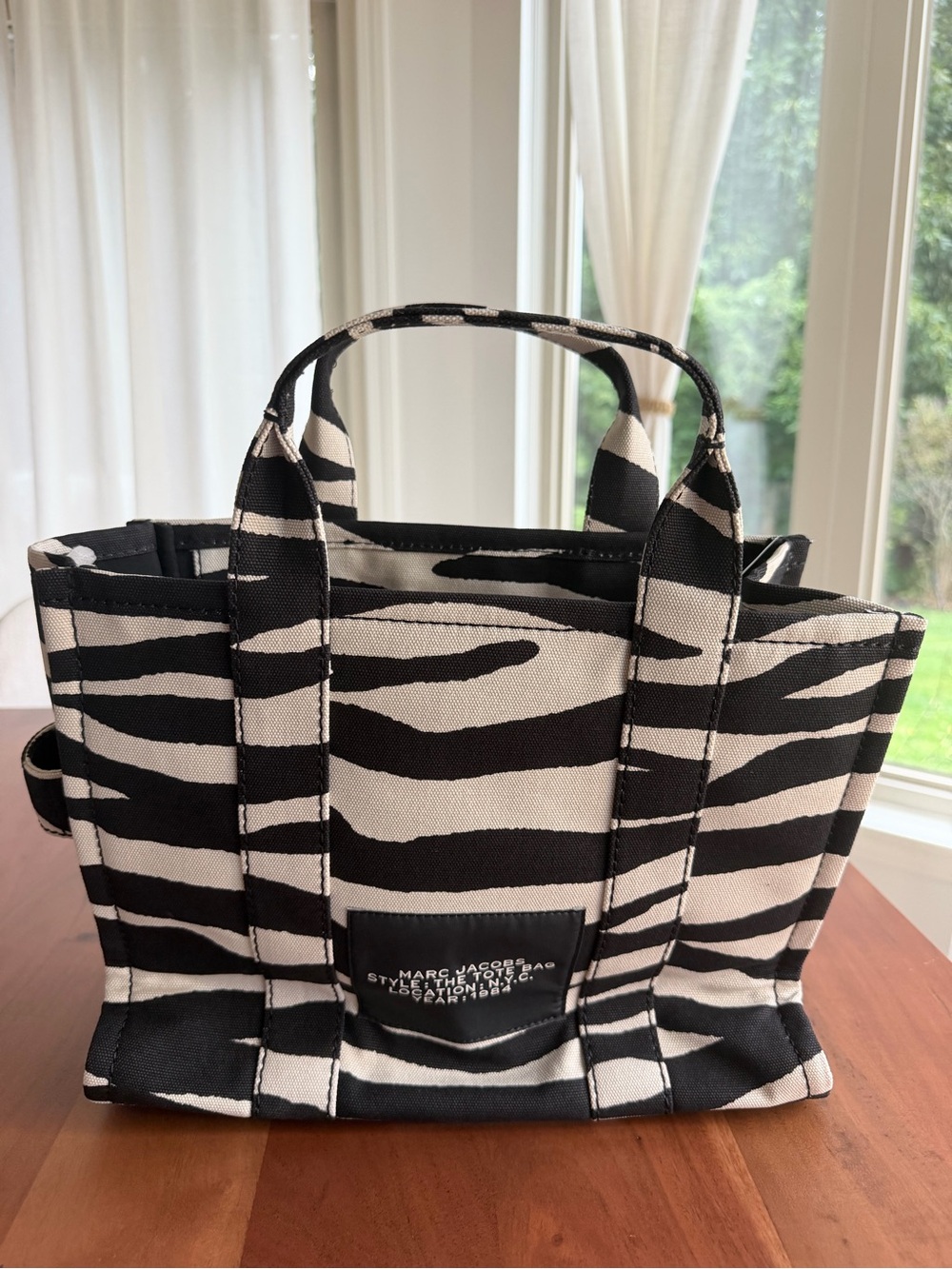 🦓 RARE Marc Jacobs Zebra Medium Tote ❤️ NWT DISCONTINUED Y2K Style ✨ - Picture 8 of 16